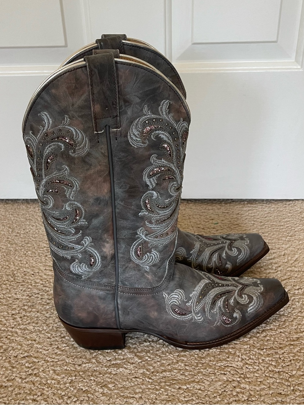 SHYANNE WOMEN'S IONA FLORAL STUDDED WESTERN BOOTS - SNIP TOE Size 9
